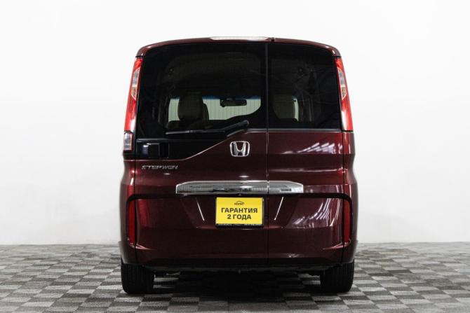 Honda Stepwgn V с пробегом 2015 года, цена 1 799 000 рублей, 154873 км, минивэн, Автокод Объявления