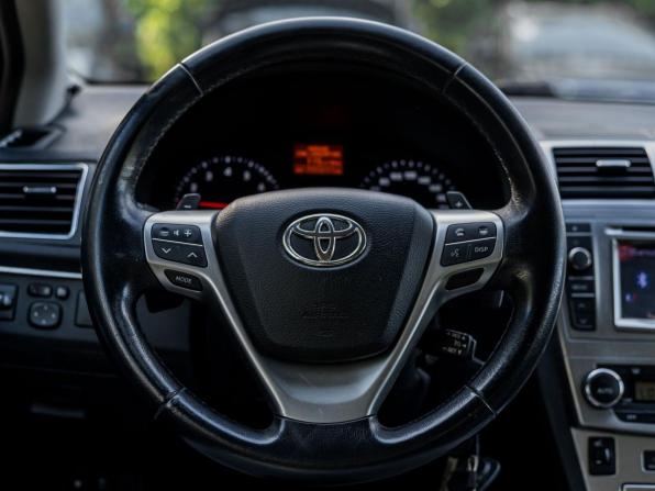Toyota Avensis III Рестайлинг с пробегом 2012 года, цена 975 000 рублей, 200499 км, универсал, Автокод Объявления