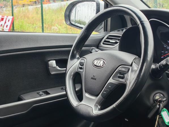 Kia Rio III Рестайлинг с пробегом 2016 года, цена 1 099 000 рублей, 72000 км, седан, Автокод Объявления