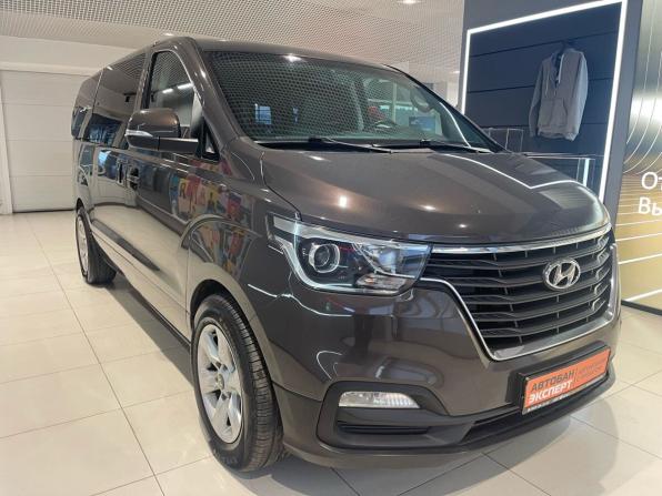 Hyundai H-1 II Рестайлинг 2 с пробегом 2019 года, цена 2 549 000 рублей, 197880 км, минивэн, Автокод Объявления
