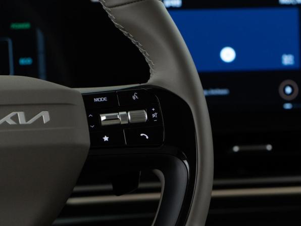 Kia Carnival IV Рестайлинг с пробегом 2025 года, цена 7 495 055 рублей, 357 км, минивэн, Автокод Объявления