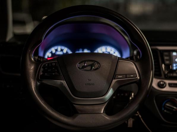 Hyundai Solaris II с пробегом 2018 года, цена 690 000 рублей, 246713 км, седан, Автокод Объявления