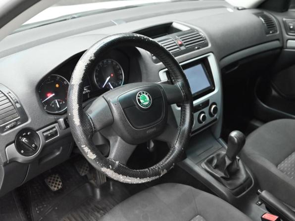 Skoda Octavia II (A5) Рестайлинг с пробегом 2012 года, цена 900 000 рублей, 163153 км, лифтбек, Автокод Объявления