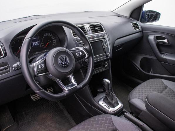 Volkswagen Polo V Рестайлинг с пробегом 2018 года, цена 1 445 000 рублей, 81000 км, седан, Автокод Объявления