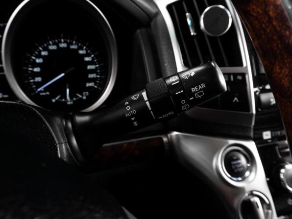 Toyota Land Cruiser 200 Series Рестайлинг 1 с пробегом 2013 года, цена 4 569 000 рублей, 207320 км, внедорожник, Автокод Объявления