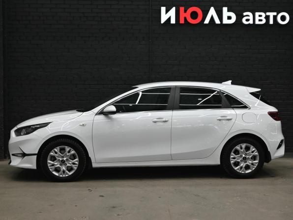 Kia Ceed III Рестайлинг с пробегом 2022 года, цена 2 290 000 рублей, 47420 км, хэтчбек, Автокод Объявления