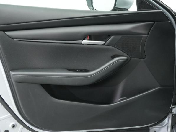 Mazda 3 IV (BP) с пробегом 2022 года, цена 1 785 000 рублей, 38397 км, хэтчбек, Автокод Объявления
