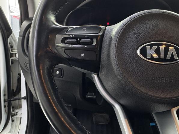Kia Rio IV с пробегом 2018 года, цена 1 340 000 рублей, 123570 км, седан, Автокод Объявления
