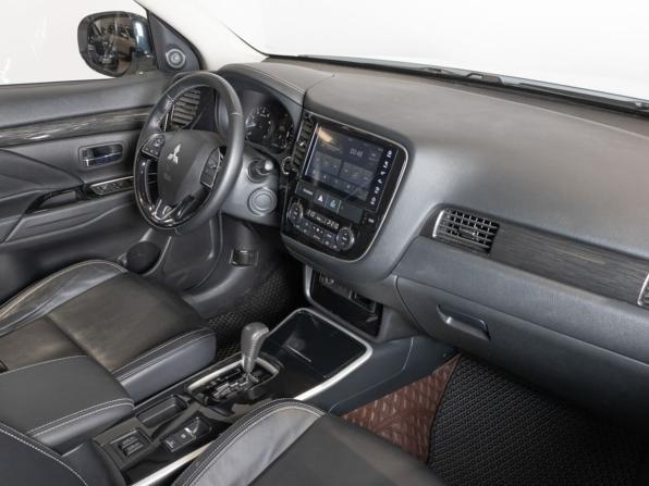 Mitsubishi Outlander III Рестайлинг 3 с пробегом 2020 года, цена 2 379 658 рублей, 32600 км, внедорожник, Автокод Объявления