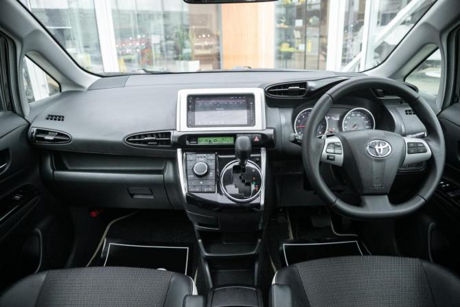 Toyota Wish II Рестайлинг с пробегом 2014 года, цена 1 498 000 рублей, 176000 км, минивэн, Автокод Объявления