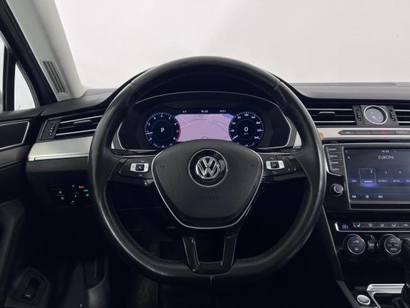 Volkswagen Passat B8 с пробегом 2017 года, цена 2 120 000 рублей, 134851 км, седан, Автокод Объявления