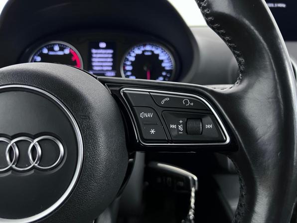 Audi A3 III (8V) Рестайлинг с пробегом 2016 года, цена 1 820 000 рублей, 112622 км, хэтчбек, Автокод Объявления