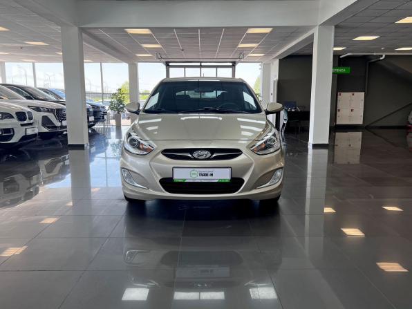 Hyundai Solaris I Рестайлинг с пробегом 2014 года, цена 945 000 рублей, 131719 км, хэтчбек, Автокод Объявления