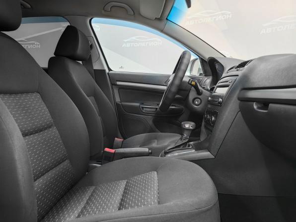 Skoda Octavia II (A5) Рестайлинг с пробегом 2010 года, цена 899 000 рублей, 252085 км, лифтбек, Автокод Объявления