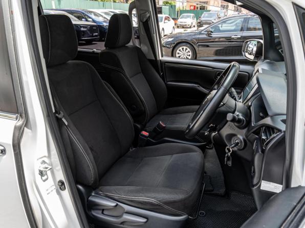 Toyota Esquire I с пробегом 2016 года, цена 1 890 000 рублей, 173768 км, минивэн, Автокод Объявления