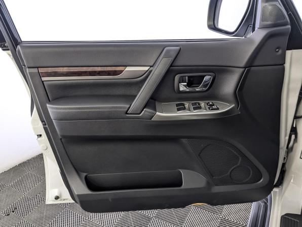 Mitsubishi Pajero IV Рестайлинг 2 с пробегом 2021 года, цена 4 350 000 рублей, 32830 км, внедорожник, Автокод Объявления