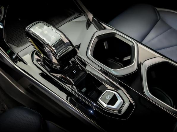 Geely Atlas II с пробегом 2024 года, цена 2 750 000 рублей, 56233 км, внедорожник, Автокод Объявления