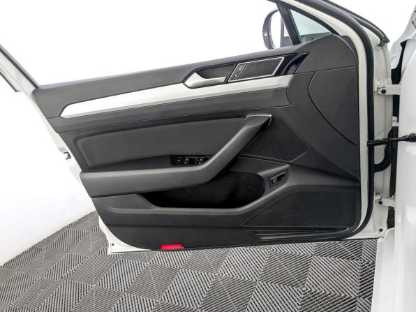 Volkswagen Passat B8 с пробегом 2019 года, цена 2 190 000 рублей, 116847 км, седан, Автокод Объявления