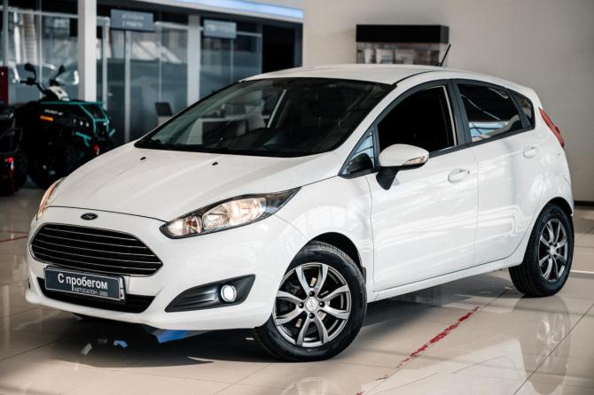 Ford Fiesta Mk6 Рестайлинг с пробегом 2018 года, цена 960 000 рублей, 90700 км, хэтчбек, Автокод Объявления