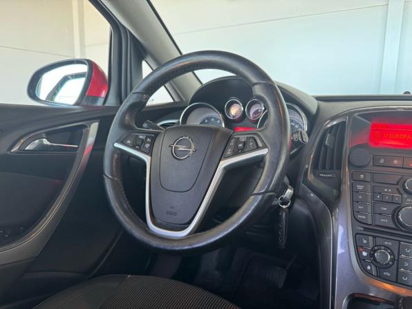Opel Astra J Рестайлинг с пробегом 2012 года, цена 879 000 рублей, 138300 км, хэтчбек, Автокод Объявления