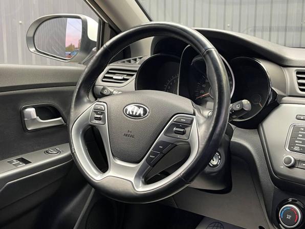 Kia Rio III Рестайлинг с пробегом 2016 года, цена 1 197 000 рублей, 51436 км, хэтчбек, Автокод Объявления