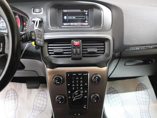 Volvo V40 II с пробегом 2013 года, цена 1 200 000 рублей, 136618 км, хэтчбек, Автокод Объявления
