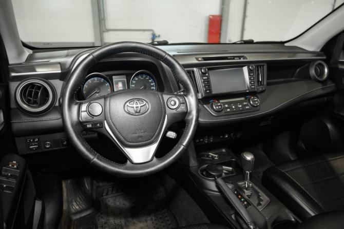 Toyota RAV4 IV (XA40) Рестайлинг с пробегом 2017 года, цена 2 829 000 рублей, 78379 км, внедорожник, Автокод Объявления