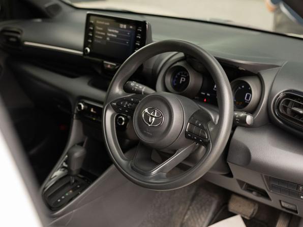 Toyota Yaris IV с пробегом 2020 года, цена 1 210 000 рублей, 105296 км, хэтчбек, Автокод Объявления