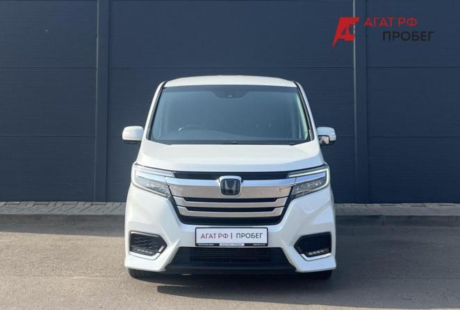 Honda Stepwgn V Рестайлинг с пробегом 2019 года, цена 1 980 000 рублей, 106273 км, минивэн, Автокод Объявления