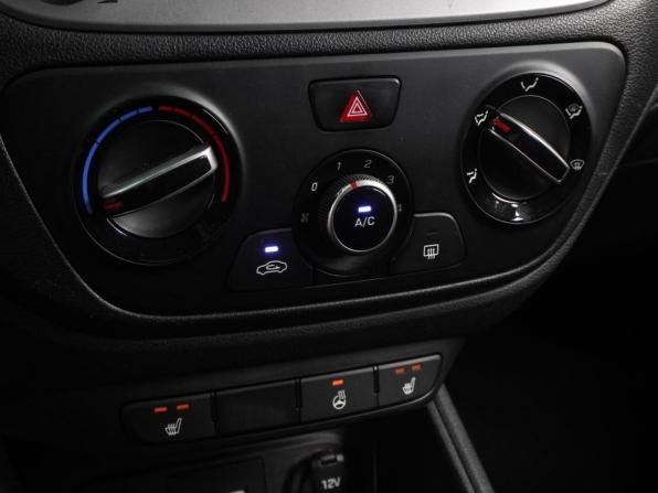 Hyundai Solaris II с пробегом 2018 года, цена 1 325 000 рублей, 135155 км, седан, Автокод Объявления