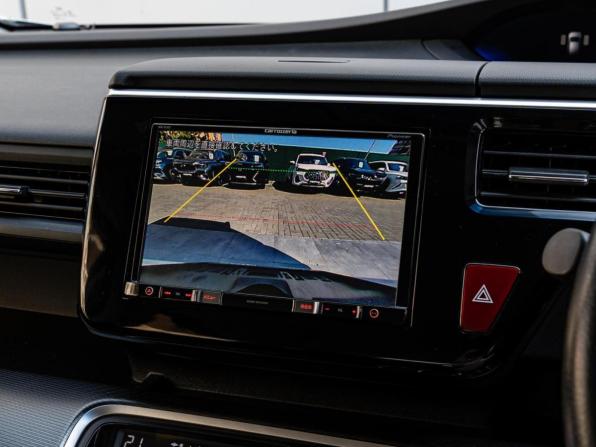 Honda Stepwgn V Рестайлинг с пробегом 2018 года, цена 2 445 000 рублей, 72757 км, минивэн, Автокод Объявления
