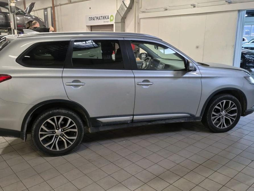 Mitsubishi Outlander III Рестайлинг 3 Санкт-Петербург  - изображение 4
