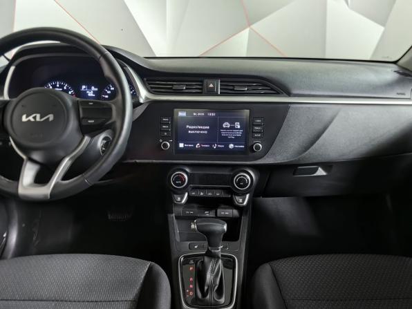 Kia Rio IV Рестайлинг с пробегом 2021 года, цена 1 330 000 рублей, 111005 км, седан, Автокод Объявления