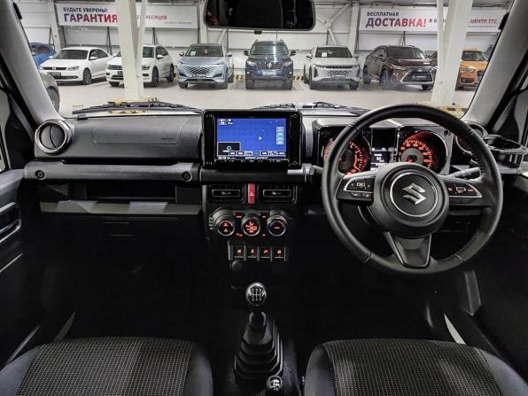 Suzuki Jimny IV с пробегом 2022 года, цена 2 550 000 рублей, 21862 км, внедорожник, Автокод Объявления