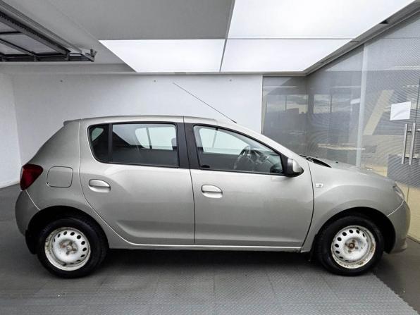 Renault Sandero II с пробегом 2015 года, цена 750 000 рублей, 89426 км, хэтчбек, Автокод Объявления