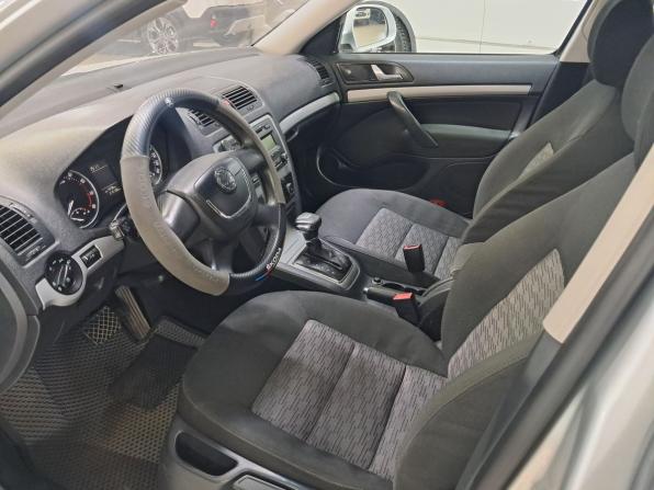 Skoda Octavia II (A5) Рестайлинг с пробегом 2013 года, цена 735 000 рублей, 215106 км, лифтбек, Автокод Объявления
