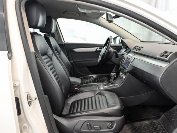 Volkswagen Passat B7 с пробегом 2012 года, цена 1 000 000 рублей, 303191 км, седан, Автокод Объявления