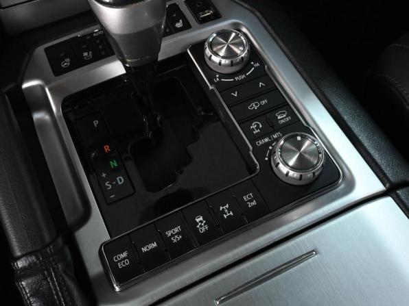 Toyota Land Cruiser 200 Series Рестайлинг 2 с пробегом 2017 года, цена 5 499 000 рублей, 280424 км, внедорожник, Автокод Объявления