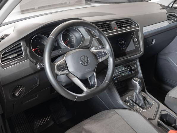 Volkswagen Tiguan II Рестайлинг с пробегом 2021 года, цена 2 938 300 рублей, 39057 км, внедорожник, Автокод Объявления