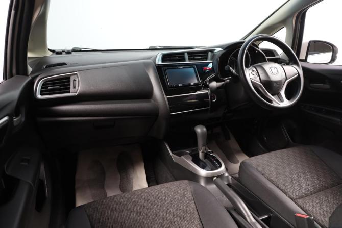 Honda Fit III Рестайлинг с пробегом 2017 года, цена 1 179 000 рублей, 101000 км, хэтчбек, Автокод Объявления