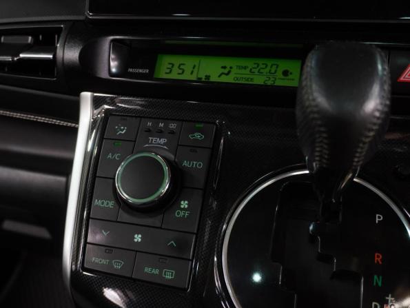 Toyota Wish II Рестайлинг с пробегом 2013 года, цена 1 439 000 рублей, 190105 км, минивэн, Автокод Объявления