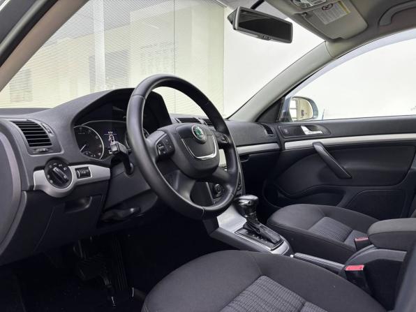 Skoda Octavia II (A5) Рестайлинг с пробегом 2012 года, цена 1 260 000 рублей, 49065 км, лифтбек, Автокод Объявления