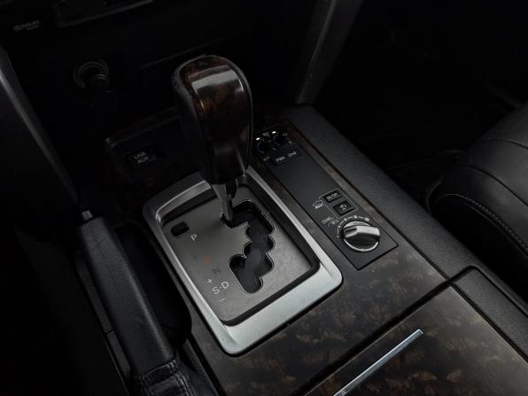 Toyota Land Cruiser 200 Series Рестайлинг 1 с пробегом 2013 года, цена 4 000 000 рублей, 239075 км, внедорожник, Автокод Объявления