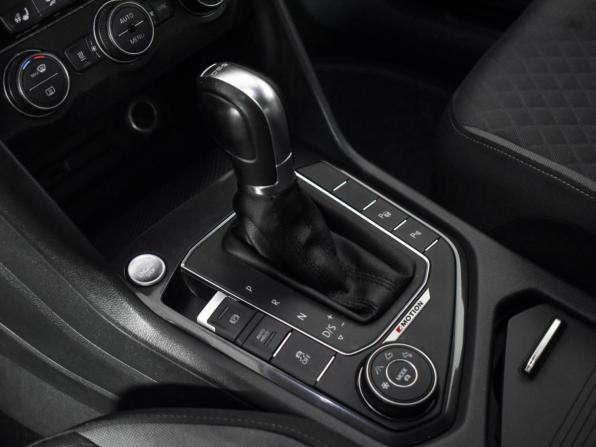 Volkswagen Tiguan II с пробегом 2016 года, цена 2 198 900 рублей, 137310 км, внедорожник, Автокод Объявления