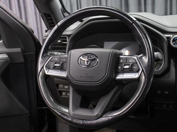 Toyota Land Cruiser 300 Series с пробегом 2022 года, цена 9 200 000 рублей, 124378 км, внедорожник, Автокод Объявления