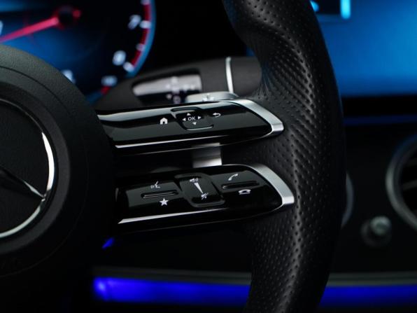 Mercedes-Benz E-Класс V (W213 S213 C238) Рестайлинг с пробегом 2021 года, цена 5 757 077 рублей, 46123 км, седан, Автокод Объявления