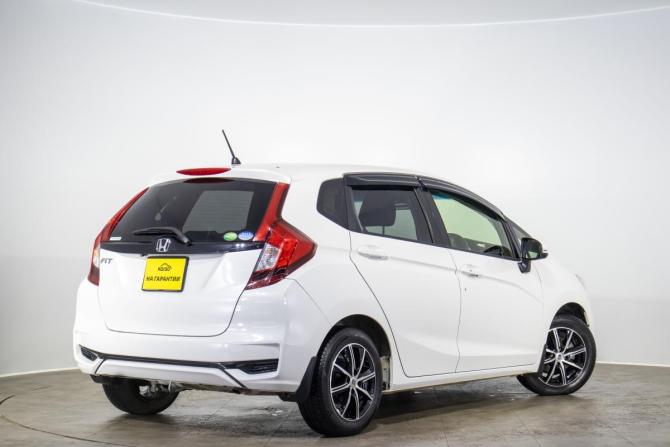 Honda Fit III Рестайлинг с пробегом 2019 года, цена 1 299 000 рублей, 65503 км, хэтчбек, Автокод Объявления