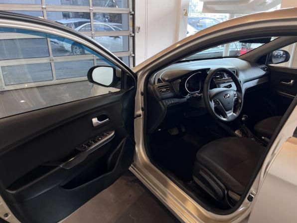 Kia Rio III Рестайлинг с пробегом 2015 года, цена 1 020 000 рублей, 148764 км, седан, Автокод Объявления