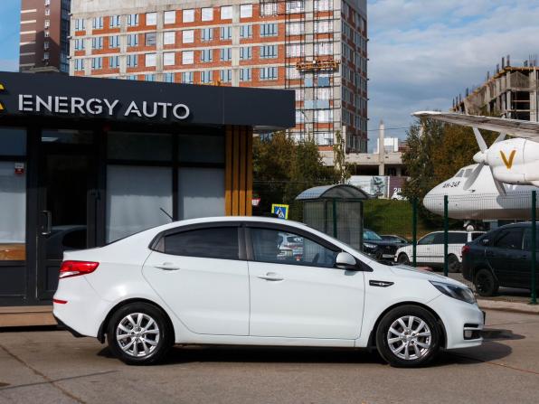 Kia Rio III Рестайлинг с пробегом 2015 года, цена 860 000 рублей, 245111 км, седан, Автокод Объявления