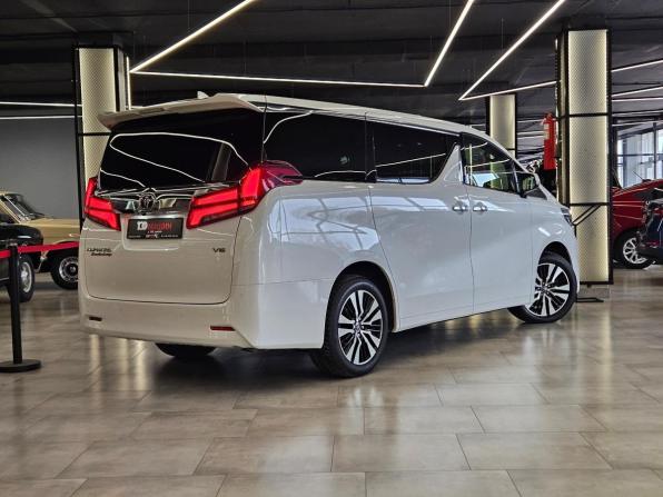 Toyota Alphard III Рестайлинг с пробегом 2018 года, цена 5 050 000 рублей, 128574 км, минивэн, Автокод Объявления